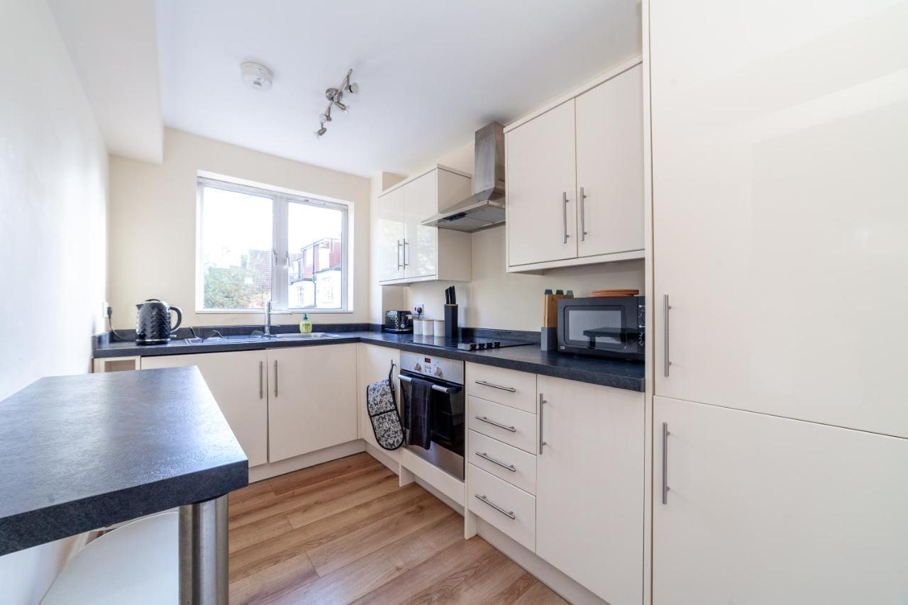 Lovely Studio Flat In Wimbledon W/ Free Parking London Exterior photo